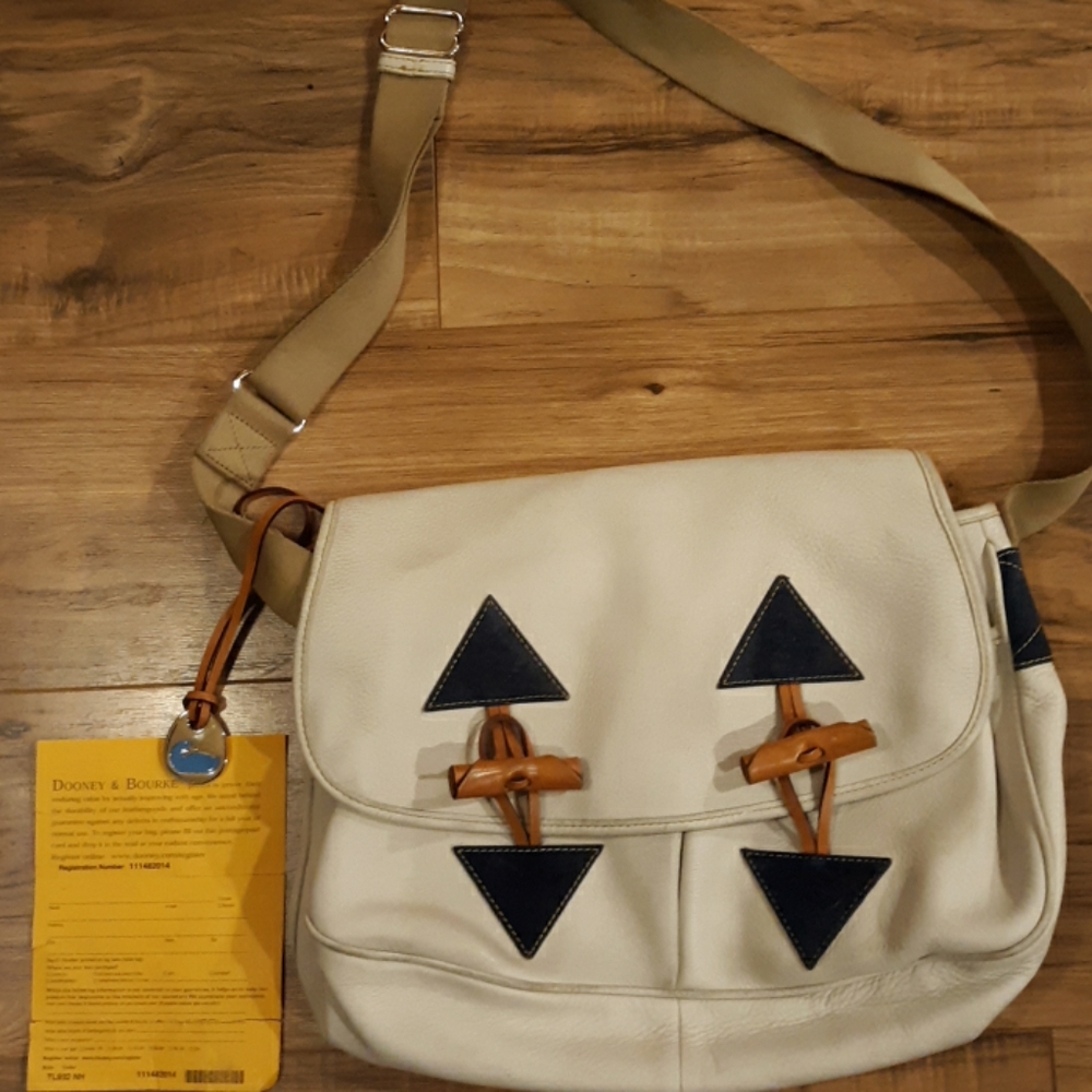 Vintage Dooney & Bourke Large Leather Toggle Bag.